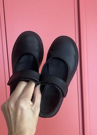 Шкіряні туфлі для дічинки zara