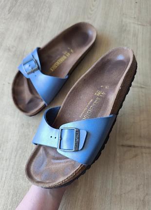 Стильні жіночі шльопанці birkenstock. розмір 41.
