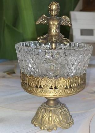 Вінтажна кришталева цукерниця з латунною основою у вигляді херувима