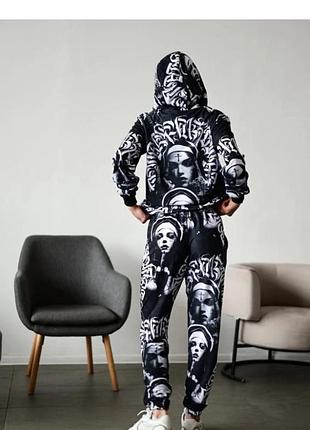 Спортивный костюм