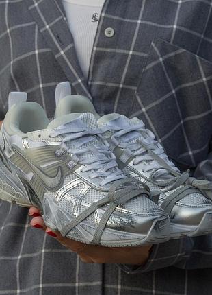 Nike runtekk v2k metallic 
silver white