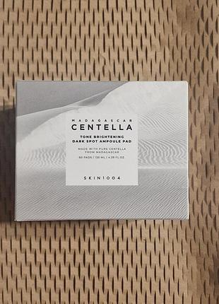 Skin1004 madagascar centella tone brightening dark spot ampoule pad тонізувальні пади 60 шт