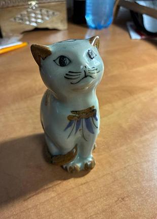 Фигурка кота продам (gato pintado или мальированный кот)