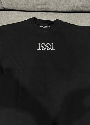Футболка чоловіча pull&bear чорна з принтом 1991