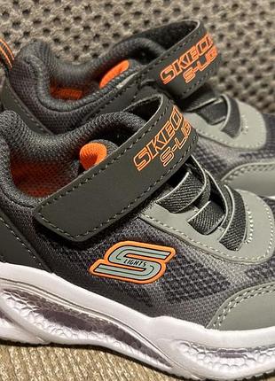 Легенькі кросівки skechers meteor-lights krendox р.22 устілка 14 см снікерси з підсвіткою