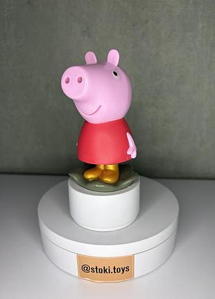 Інтерактивна музична/звукова фігурка свинка пеппа (peppa pig) на підставці — jumbo diset / entertainment one