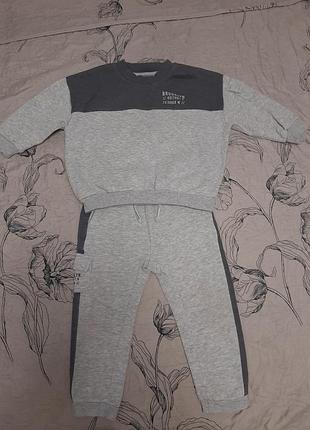 Костюм детский 104 г.