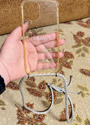 Гарний фірмовий чохол urbany’s на айфон 12-15, iphone з міцним шнурком для носіння на шиї. міцний прозорий пластик, бокові грані прорезинені.