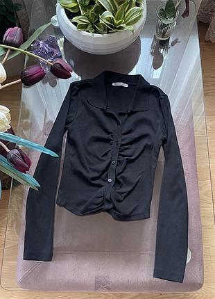 Чорна закорочена кофтинка zara з драпіруванням на ґудзиках