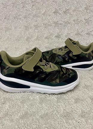 Оригінальні кросівки adidas