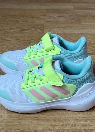 Кросівки adidas 30 розміру в новому стані