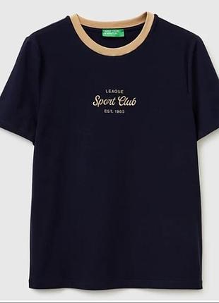 Стильная женская футболка benetton