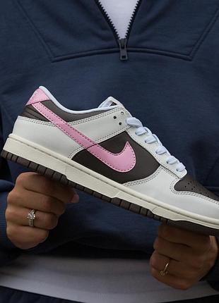 Nike sb dunk white brow pink