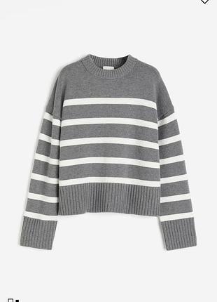 Светр жіночий h&m в смужку з широкими рукавами сіро-білий розмір xl