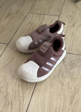 Кросівки на дівчинку adidas
