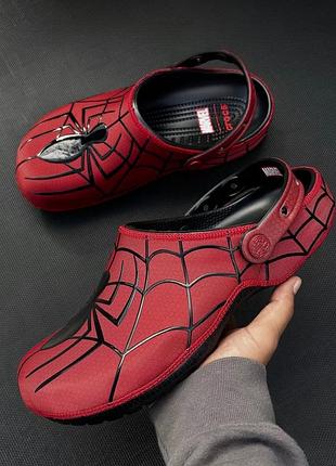 Чоловічі крокси класік людина павук crocs marvel x  spider-man classic clogs