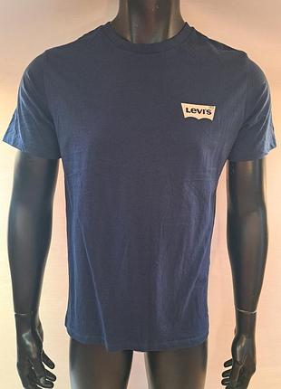 № 0476 чоловіча футболка levi's класичної серії classic graphic crewneck tee (або standard fit graphic tee).