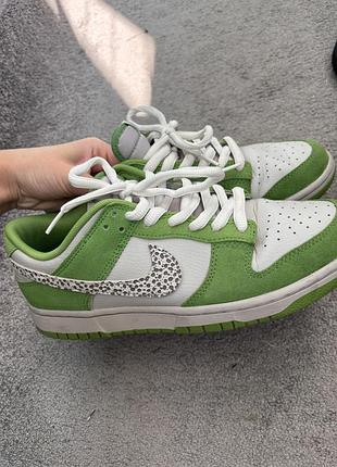 Оригінальні кросівки nike dunk low "safari swoosh chlorophyll"