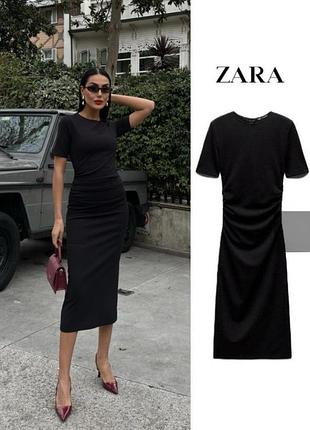 Чорна базова сукня з драпіруванням zara