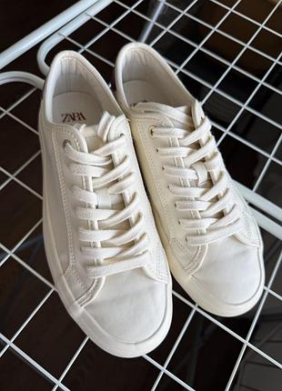 Кросівки zara