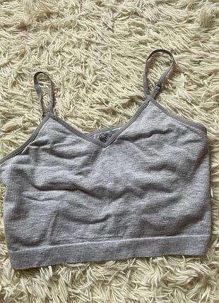 Світло-сірий безшовний топ love to lounge  бренд: love to lounge (primark)  розмір: s  колір: світло-сірий меланж