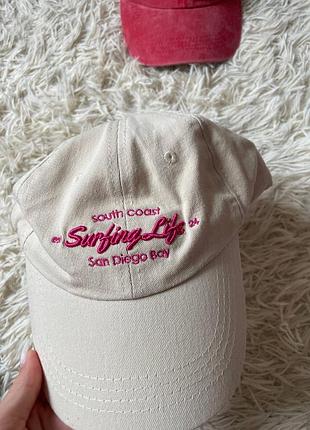 Бежева кепка sinsay "surfing life"  бренд: sinsay  розмір: one size (універсальний)  колір: бежевий / кремовий