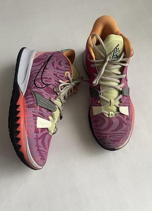 Шикарні баскетбольні кросівки від nike