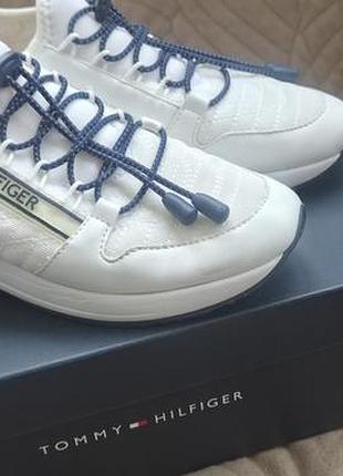Продам дуже зручні кросівки tommy hilfiger