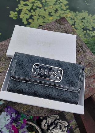 Кошелек guess с фирменным монограммным принтом и крупной металлической накладкой с логотипом брендовый кошелек визитница