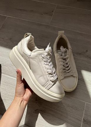 Жіночі кросівки шкіряні zara