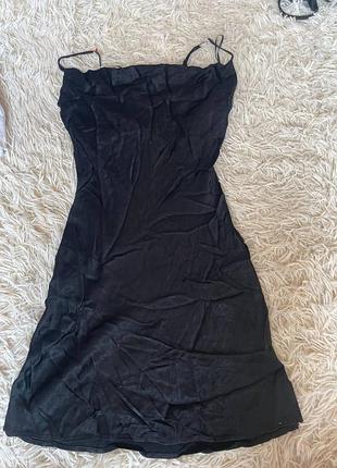 Чорна атласна сукня-комбінація bershka  бренд: bershka  розмір: xs (eur xs / usa xs / mex 24)  колір: чорний
