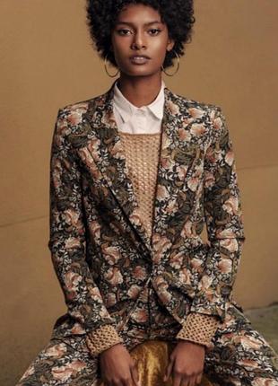 Піджак у квітковий принт zara