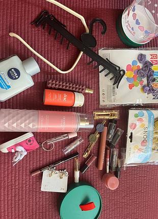 Набор косметики парфюма valentino /bath and body works / gisou /nivea / dae