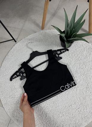 Топ від calvin klein