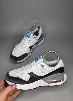 Кроссовки nike air max systm белого цвета с черными замшевыми вставками и синими акцентами