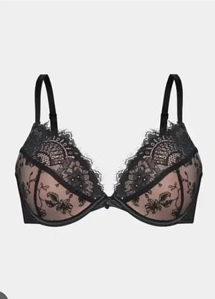 Красивый кружевной бюстгальтер hunkemoller