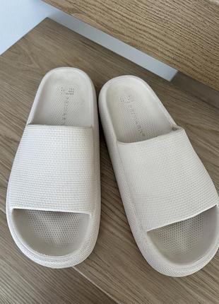 Шльопки, шльопанці primark 41 беж