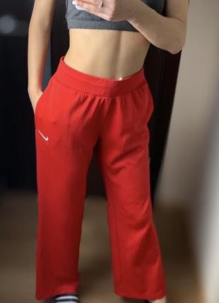 Жіночі спортивні штани nike червоні кльош спортивки найк вінтаж adibreak5 фото