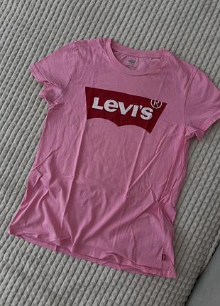 Рожева футболка levi’s