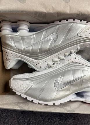 Nike shox r4 white 10