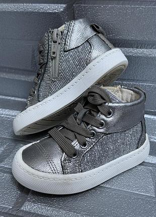 Черевики кросівки хайтопи дитячі 20 розмір (13 см устілька) clarks для дівчинки срібні натуральна шкіра демісезон осінь весна дитяче взуття для дівчат