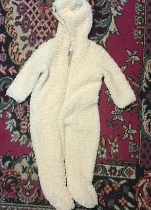 Теплый человеке с капюшоном