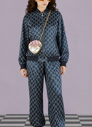 Я готова к пробежке, но скорее пойти за круассаном: костюмчик gucci