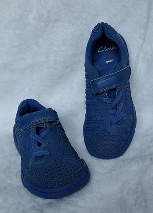 Дитячі спортивні кросівки clarks award blaze jnr у синьому кольорі («blue combi»).