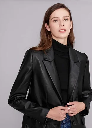 Чорний жакет musthave