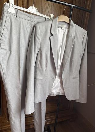 Брючний костюм жіночий h&m сірий, розмір 38