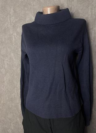 Темно-синій светр з вільним коміром-стійкою (mock neck) від шведського бренду & other stories