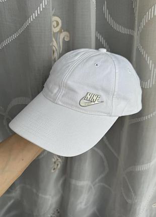Вінтажна кепка бейсболка nike біла бейсболка nike оригінал унісекс не глибока 55-57 вінтажна кепка nike з металевим лого