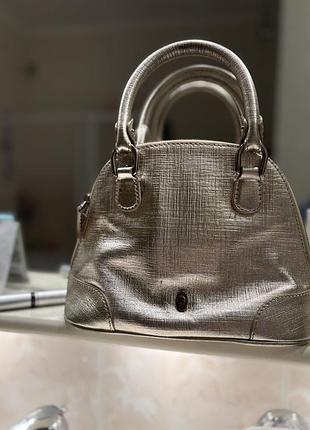 Золотиста брендова сумка aigner з металевим блиском