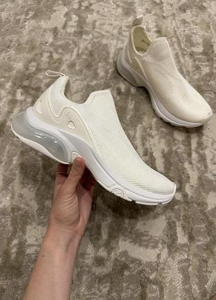 Жіночі текстильні кросівки сліпони michael kors kit slip on extreme білого кольору